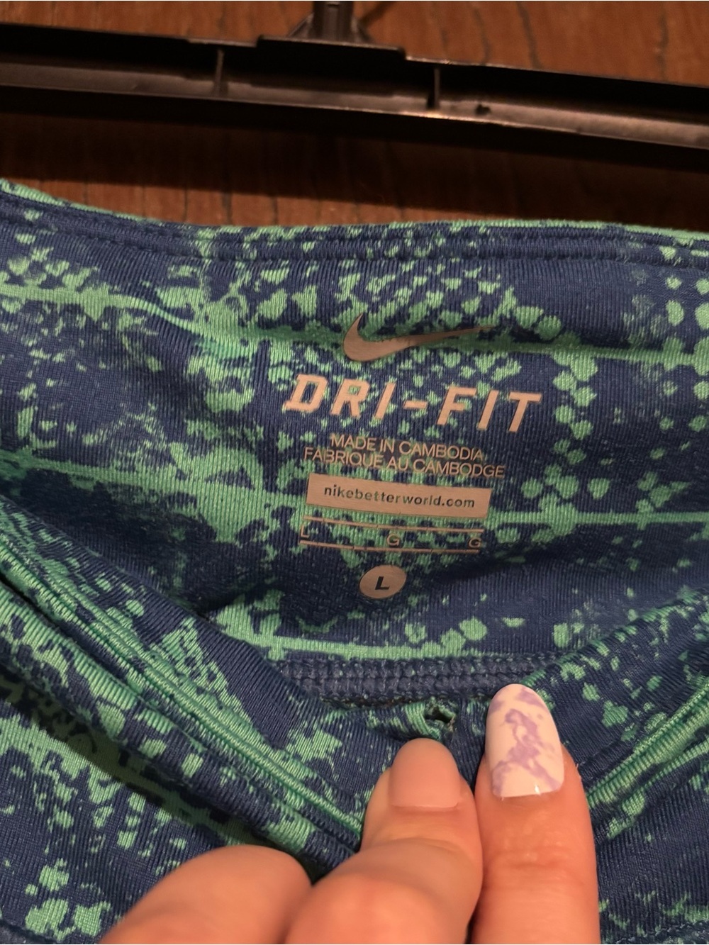 Nike Women’s Capri Blue and Teal Patterned Leggings - Picture 3 of 6
